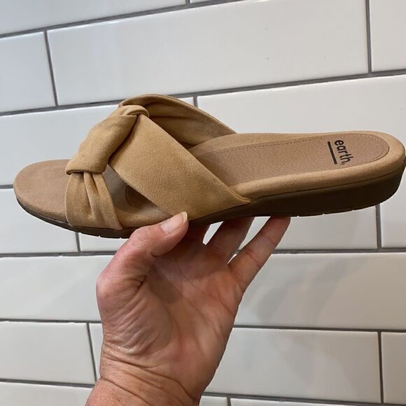 Earth Slip on Ecru Aida Suede Slide waccent😱😭😭 - Picture 10 of 12